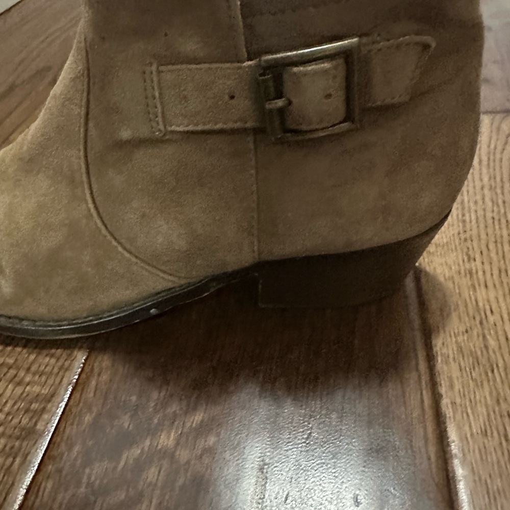 Steve Madden Prizzze Suede Ankle Zip Buckle Block Heel Booties, Taupe, Size 7. - Picture 15 of 15